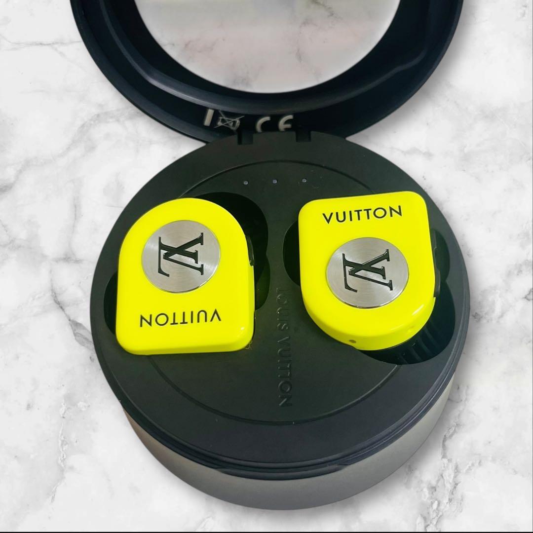 ルイ・ヴィトン ホライゾン イヤホン」モノグラムやLVマークを配した