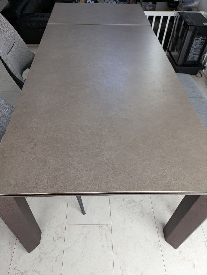 カリガリス オムニア 伸張 セラミック ダイニングテーブル