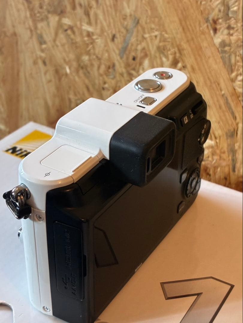 美品 希少 Nikon 1 V1 10mm F2 8レンズ 元箱 備品完備 モダンな