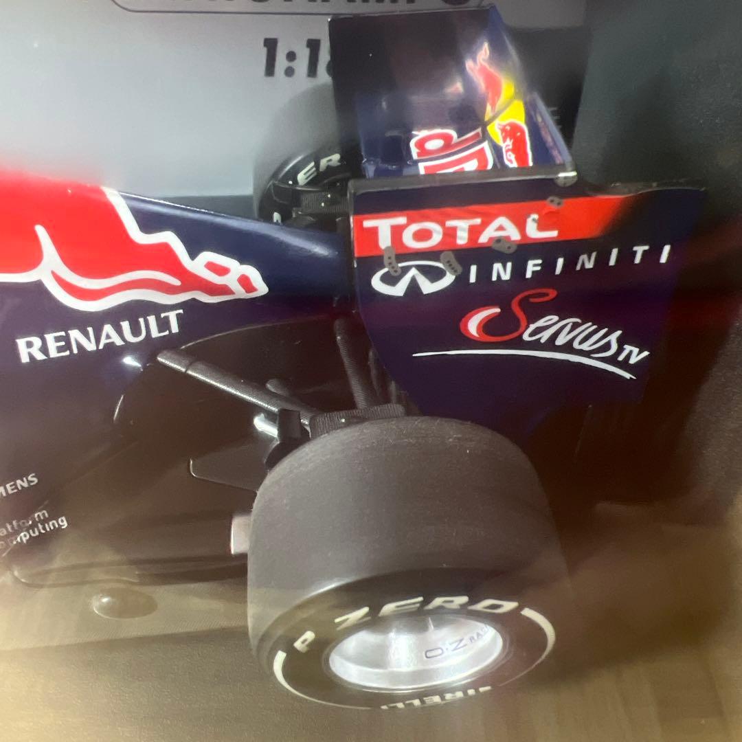 新品未開封】1/18 MINICHAMPS レッドブル 2011 ベッテル