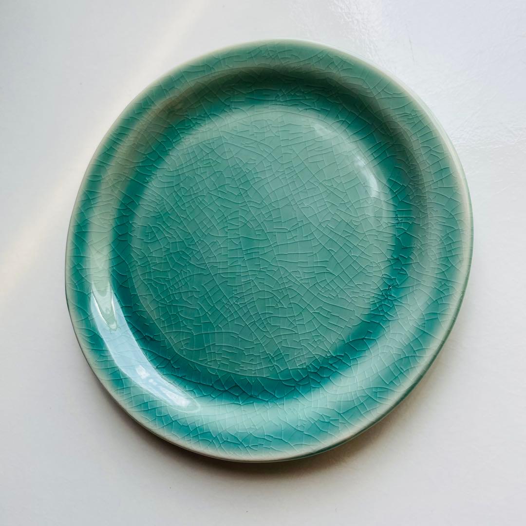 緑色の陶器製浅皿