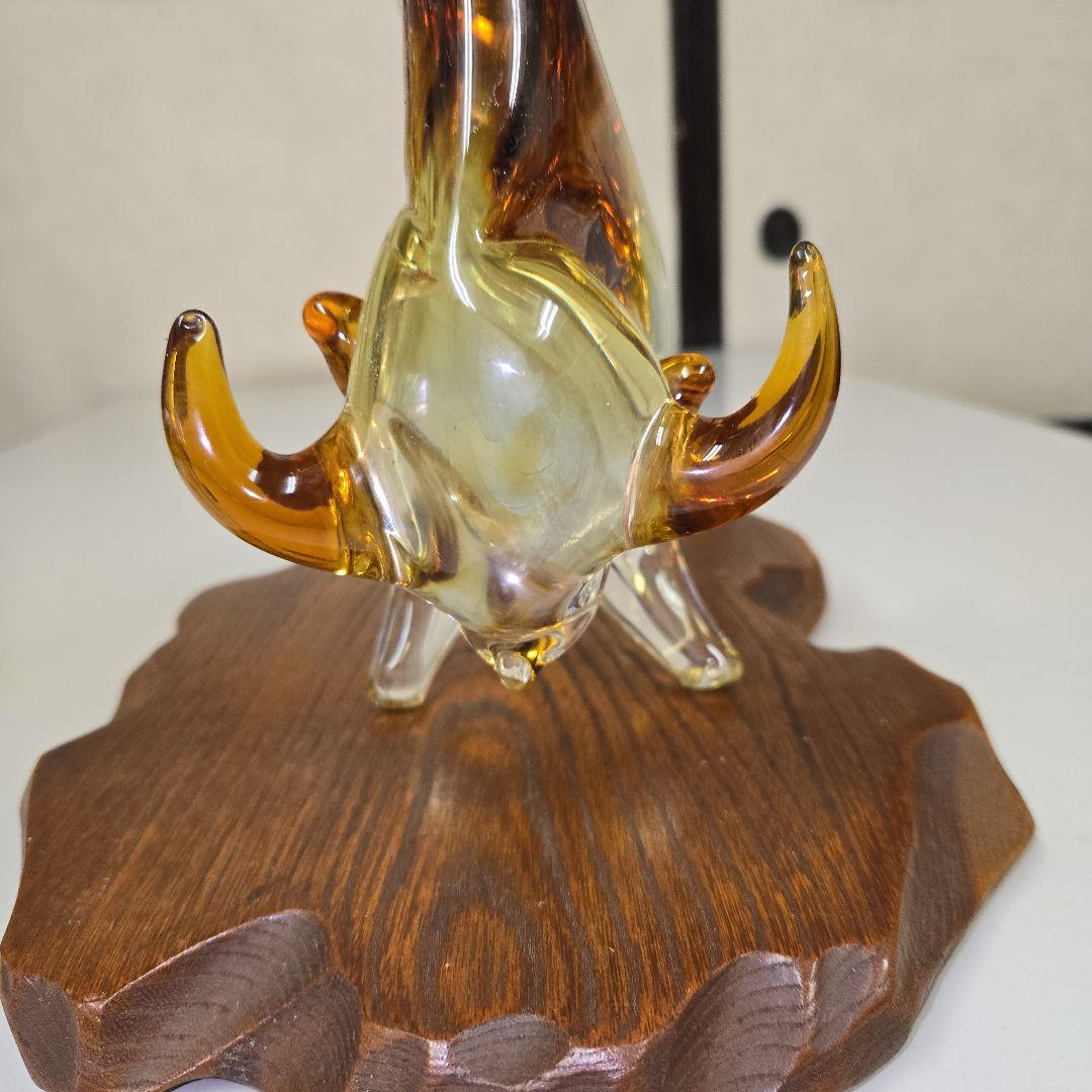 ガラス製品 牛の置物 マルティガラス 木製置台付き