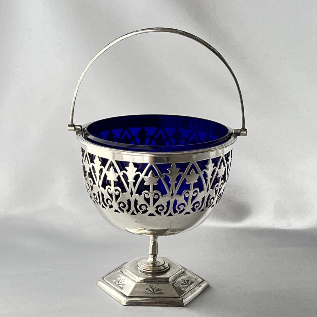 【英国】 透かしのボンボンスタンド【シルバープレート / ガラス】ハンドル付き