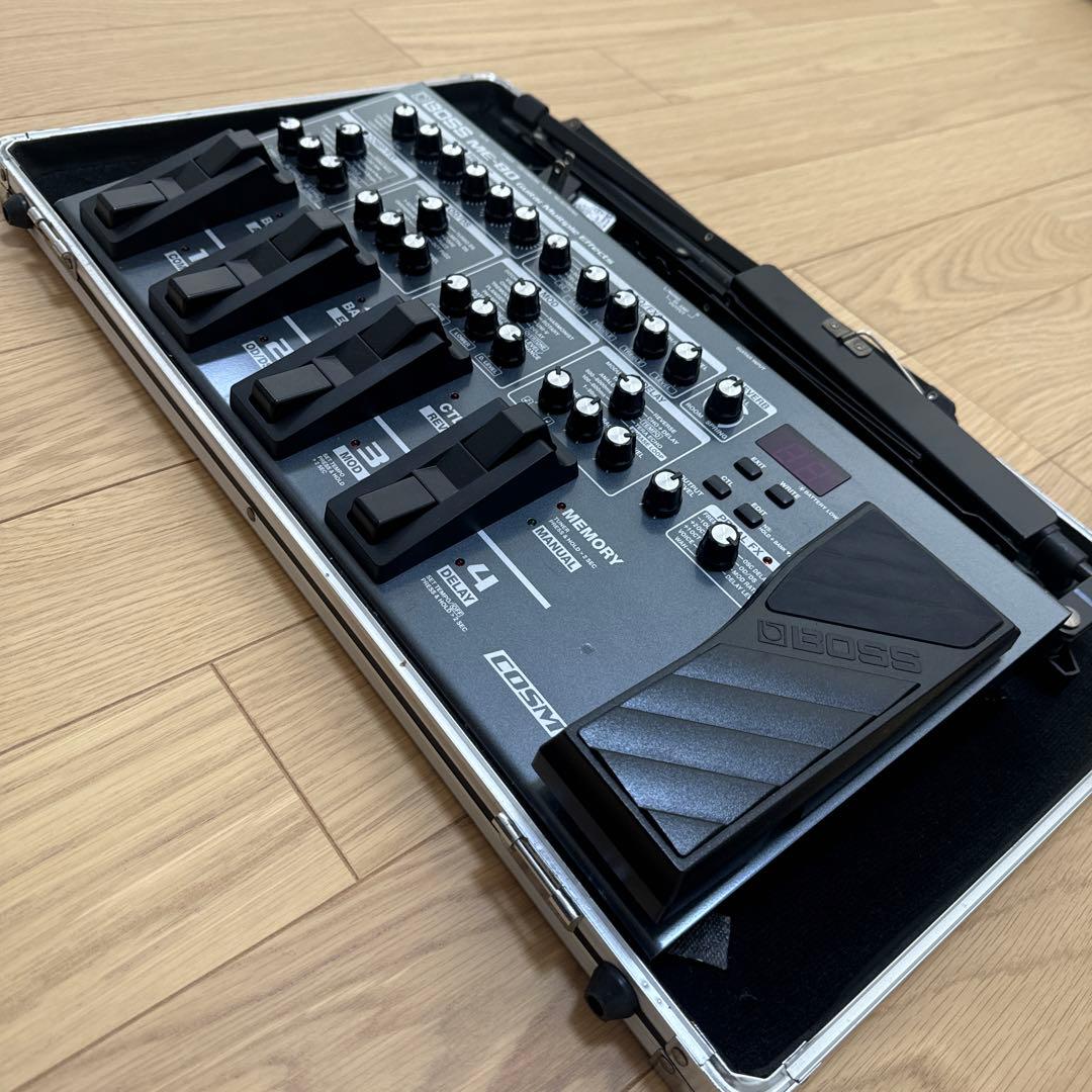 BOSS ME-80マルチエフェクター、エフェクターケース付き