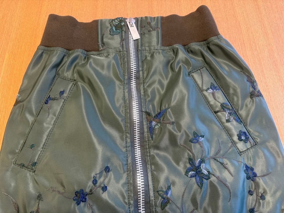 sacai サカイ　フラワーエンブロイダリー　ナイロンスカート　カーキ　フリル