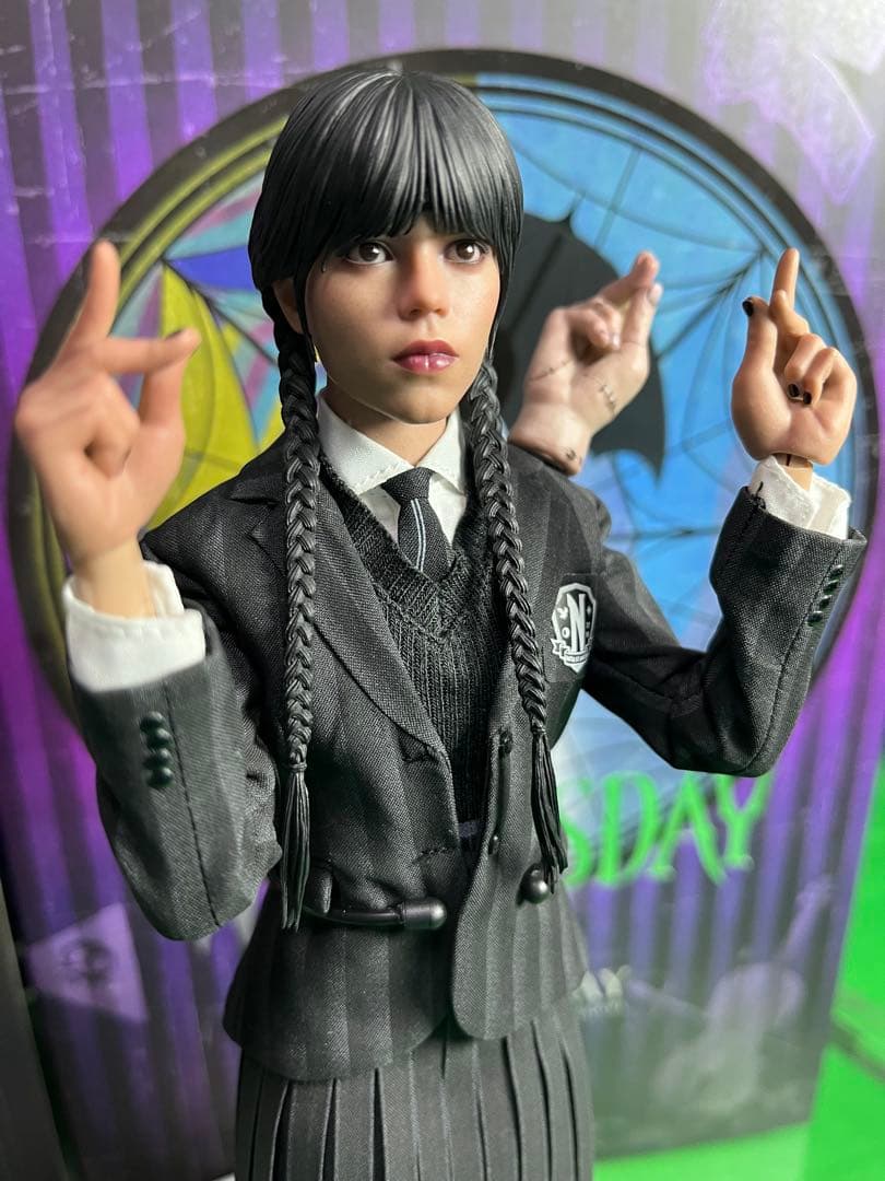 【開封品】ホットトイズ　ウェンズデー　Wednesday 1/6