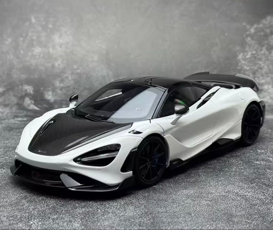 McLaren 765LT 1/18スケールモデルミニカー