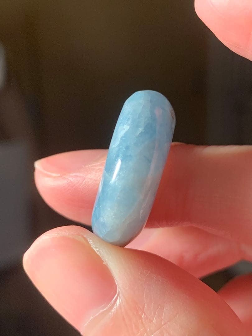 宝石質 入りコン沢翡翠勾玉 糸魚川 翡翠 コン沢 勾玉 根付 出土 原石