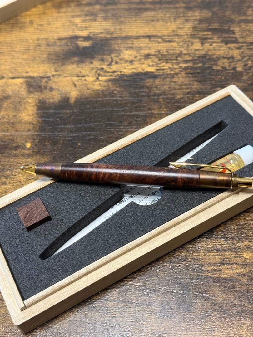 野原工芸　ホンジュラスローズ瘤　斑紋孔雀色金具