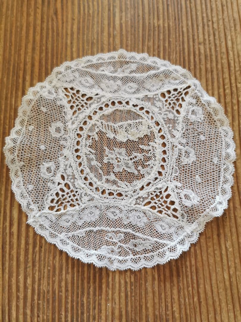 アンティークノルマンディーレースドイリー ベドフォドシャー アランソン