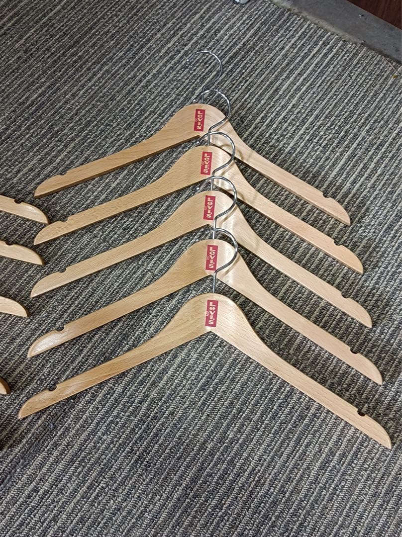 八5759【未使用品】リーバイス 木製ハンガー 10本セット - メルカリ