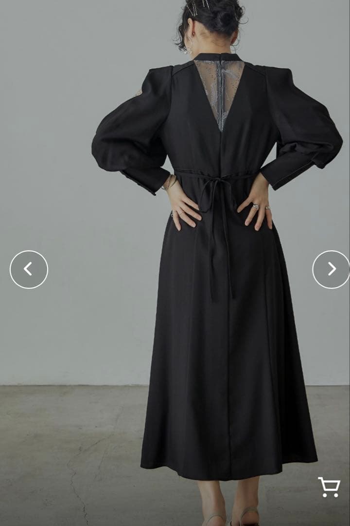 美品　niana ニアナ　スリーブスリット刺繍レースフレアドレス　M ブラック