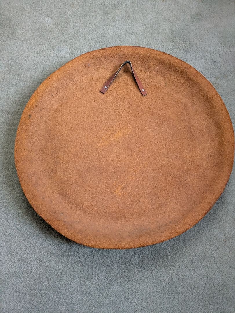 アンティーク 革のエンボス加工壁飾り