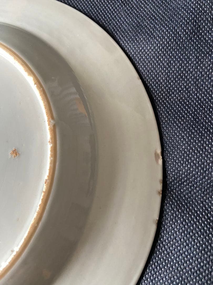 中国古美術品　清の乾隆時代　粉彩草花中皿　本物保証　23cm