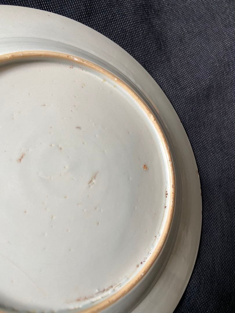 中国古美術品　清の乾隆時代　粉彩草花中皿　本物保証　23cm