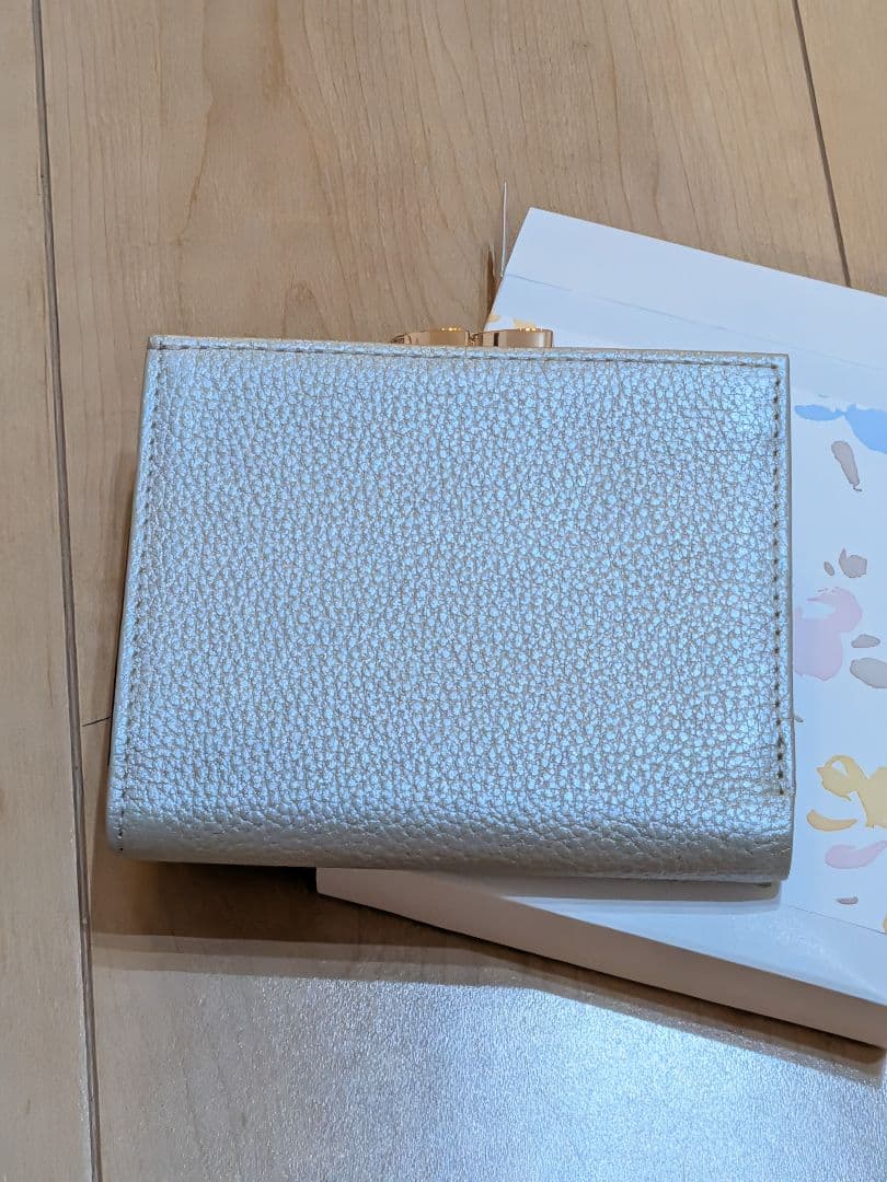新品・未使用‼️＊皇居財布＊シルバー 二つ折り財布 国内本革 匿名