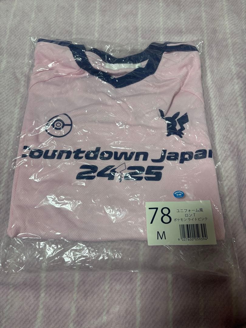 COUNTDOWN JAPAN 24/25 ユニフォーム風ロンT ピカチュウ ピンク の 制服