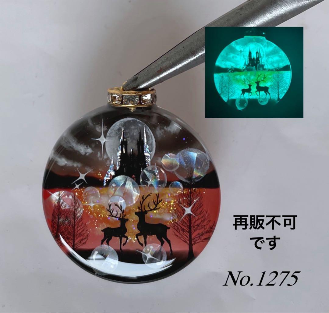 レジン/幻想のお城と親子鹿 蓄光 オルゴナイトネックレス 蓄光 イルカ