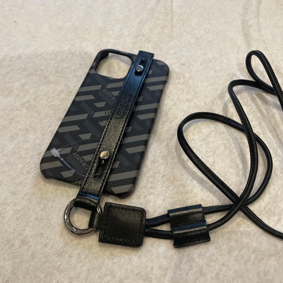 ベルサーチ！幾何学模様 ストラップ付き iPhone12 ケース