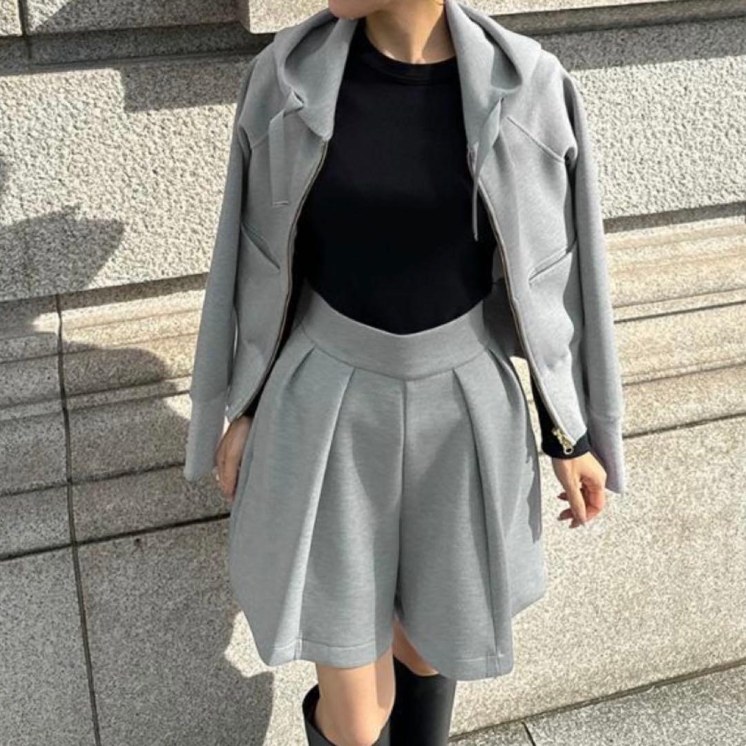 【新品未使用】JENNE 日本製美ラインストレッチキュロット　グレーS 25SS