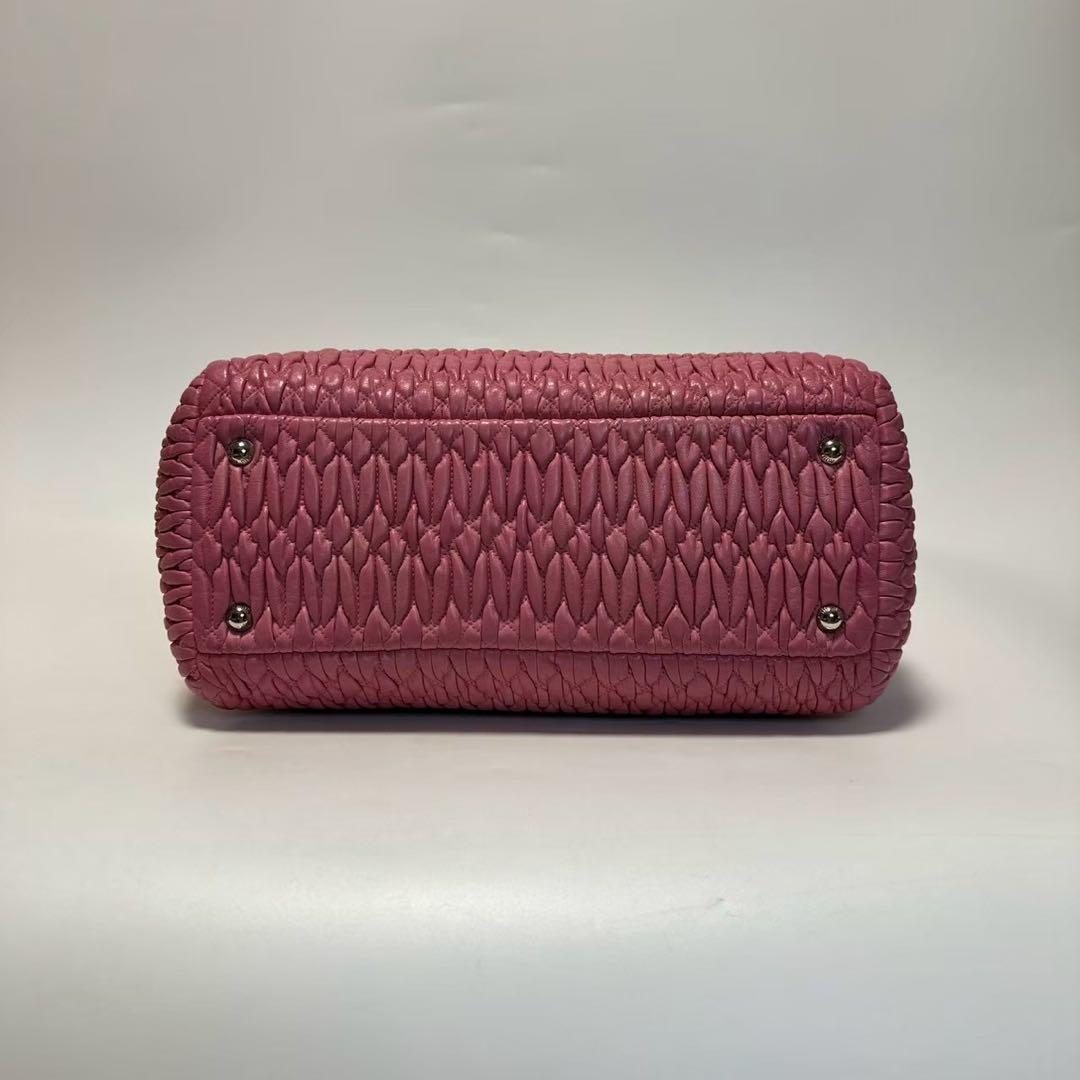 o10【美品】保存袋付　ミュウミュウ　ナッパクリスタル　マテラッセハンドバッグ.