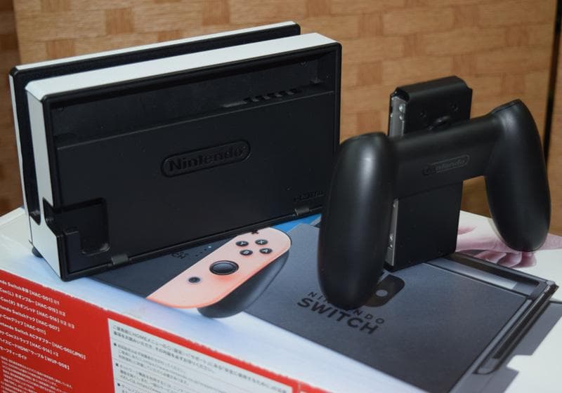 ニンテンドー Switch/スイッチ本体(ブラック) HAC-001＆プロコン