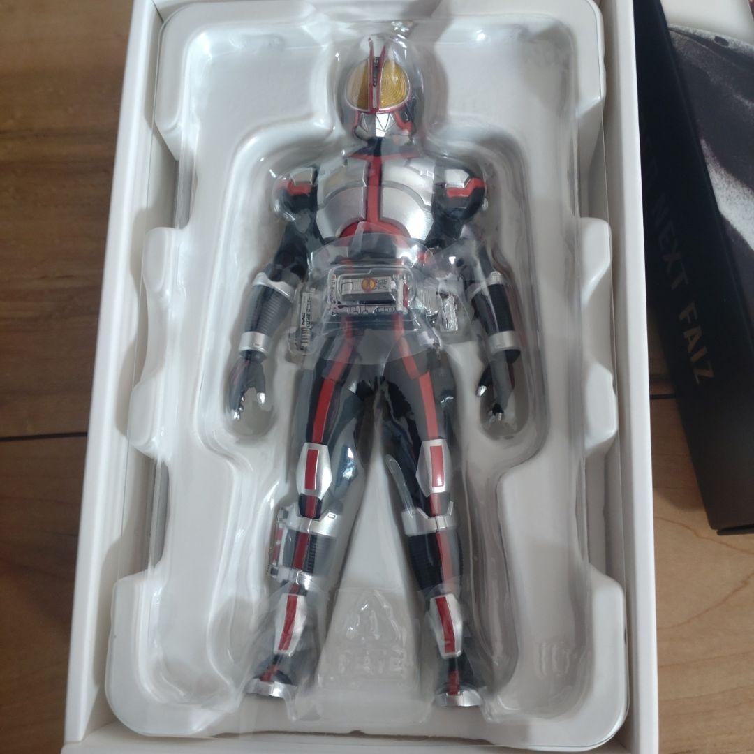 S.H.Figuarts（真骨彫製法）仮面ライダーファイズ ネクストファイズ