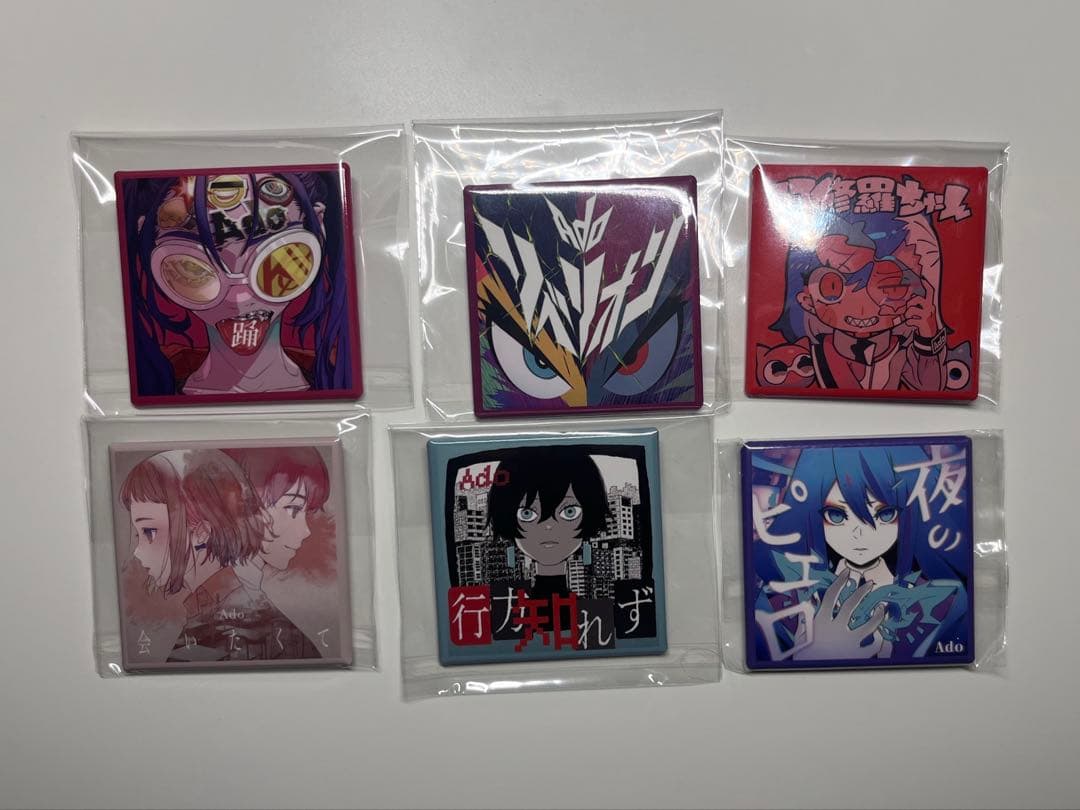 Ado 缶バッジ マーズ モナリザの横顔 - メルカリ