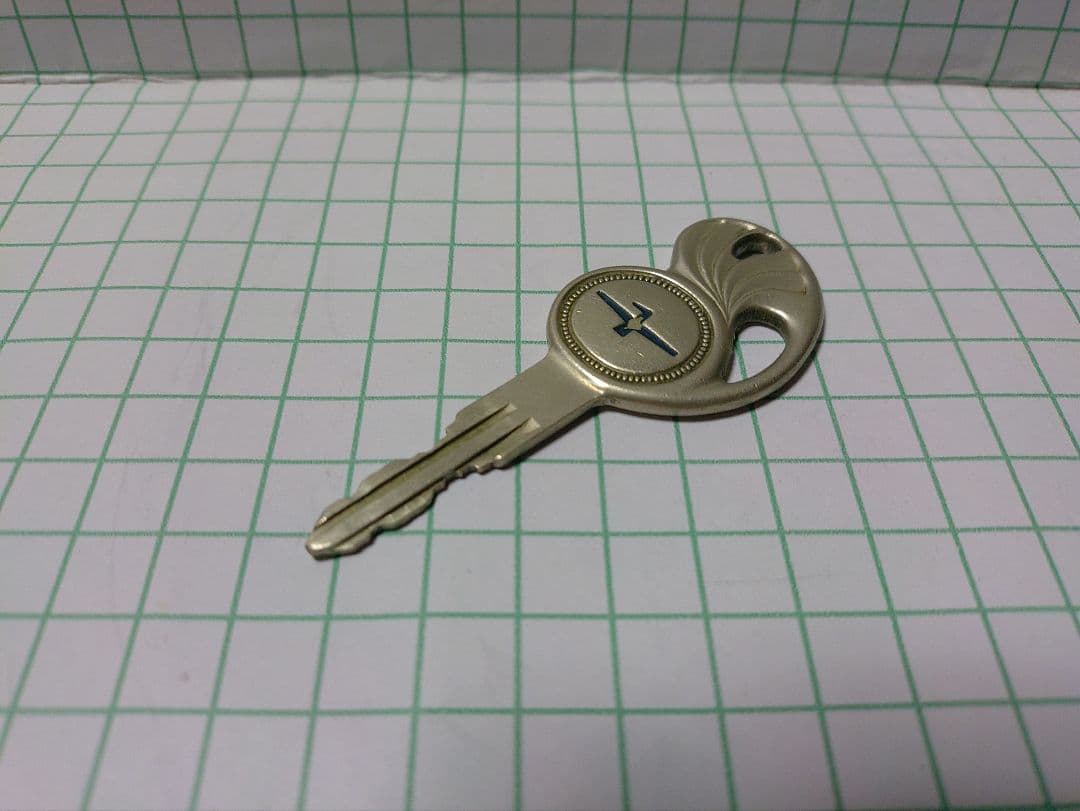 日産グロリア。NISSAN旧車カギ純正キーY31昔の車のカギ。昭和の車