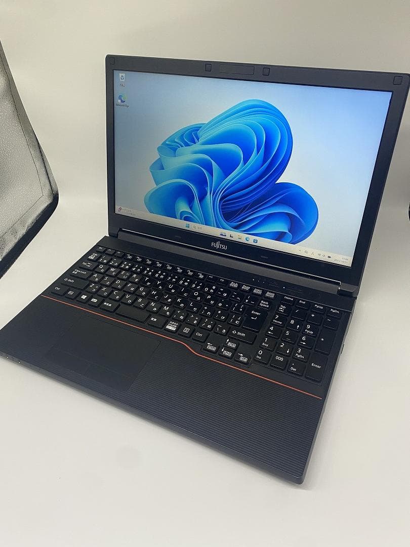 FUJITSU】爆速Corei7/SSD256GB ノートパソコン B10