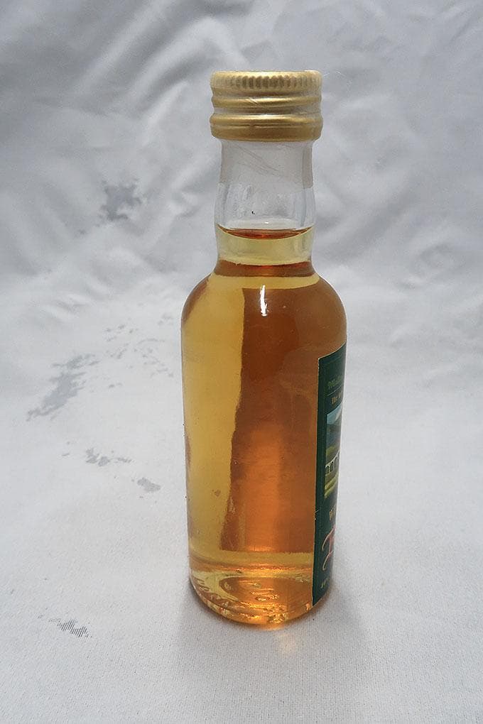 ベンネヴィス ブレンデッドウィスキー ミニチュアボトル2種・ポストカード