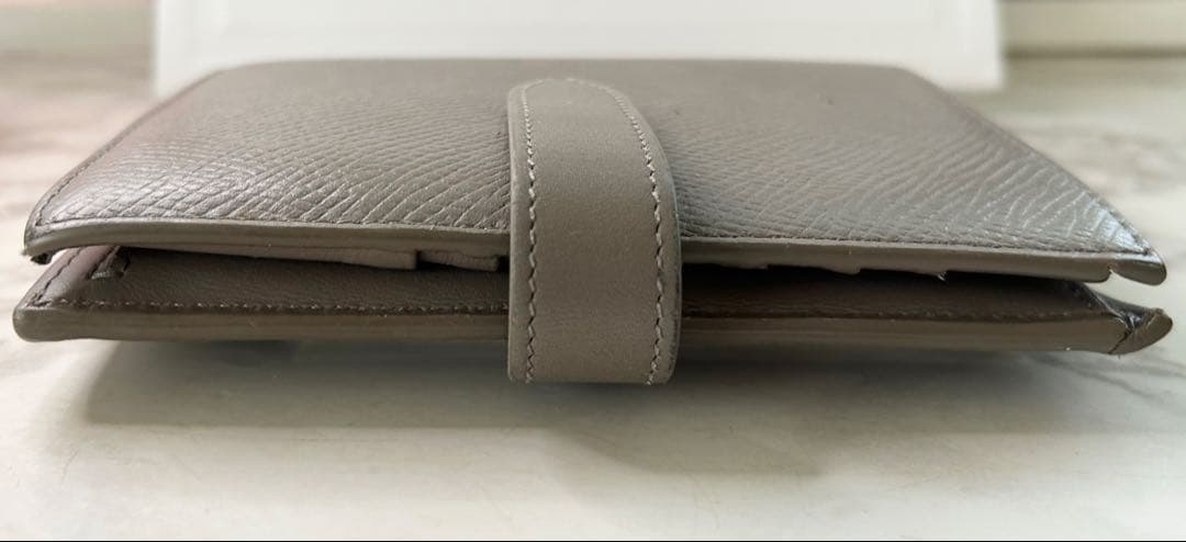 CELINE セリーヌ ミディアムストラップ 二つ折り財布 グレージュ