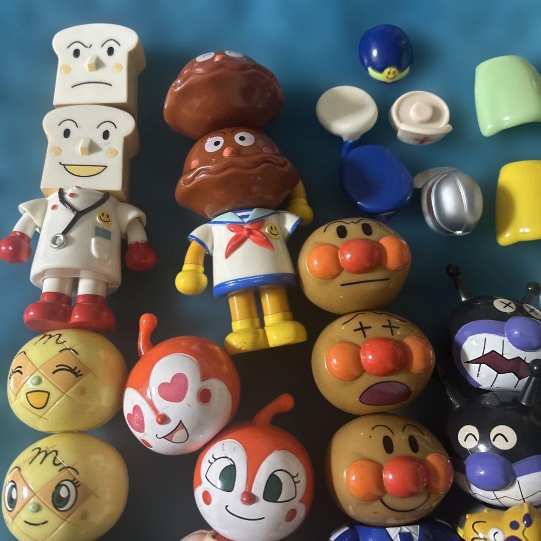 アンパンマン　ぱちっとな　磁石　知育玩具　マグネット　変身　着せ替え