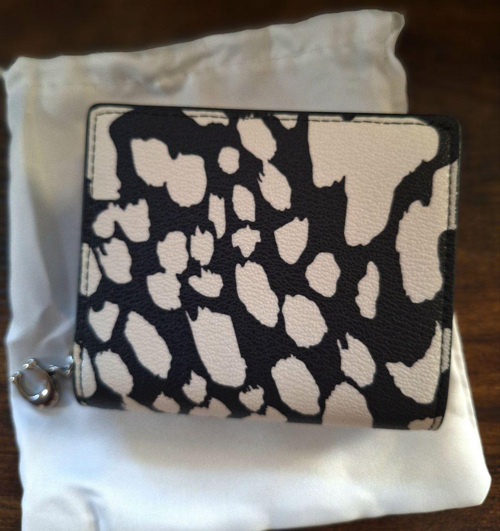 超美品 COACHコーチ 財布 アニマル ブラック&ホワイト
