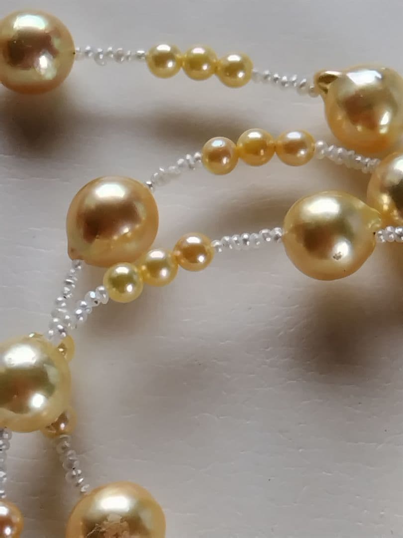 アコヤ真珠、あこやベビーパール ゴールド(染)と、あこや砂芥子パール