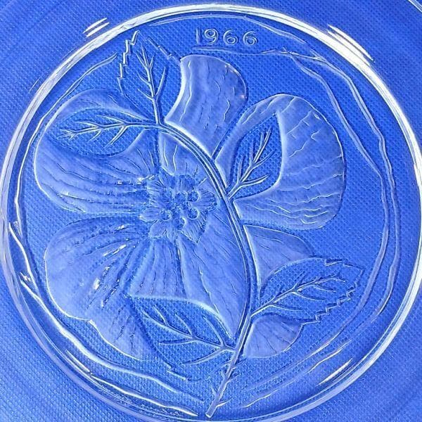 感謝セール ラリック イヤープレート 花 クリスタルガラス 飾り皿