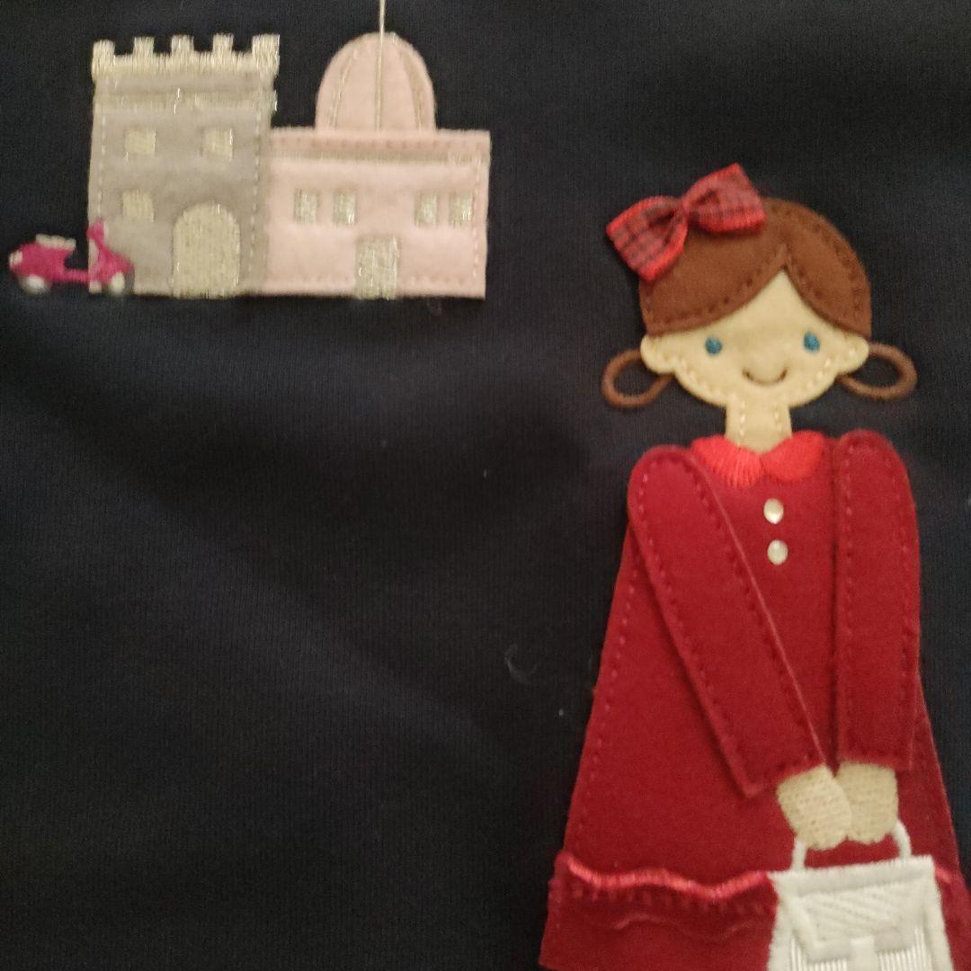 新品未使用　ファミリア女の子アップリケ刺繍トレーナー100