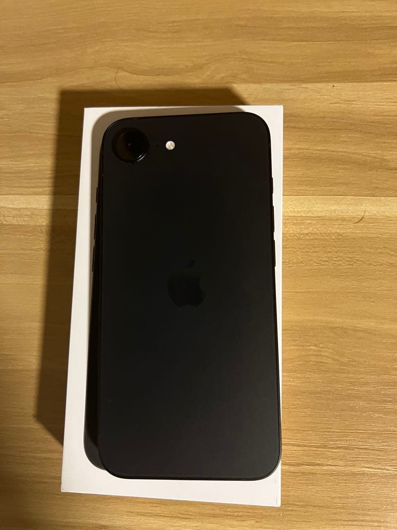 iPhone 16eブラック