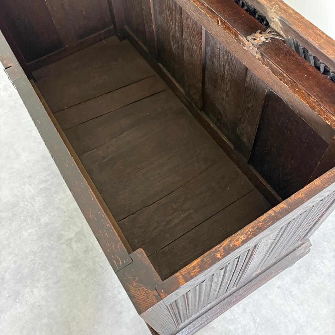 ゴシック様式 リネンフォールド ブランケットボックス