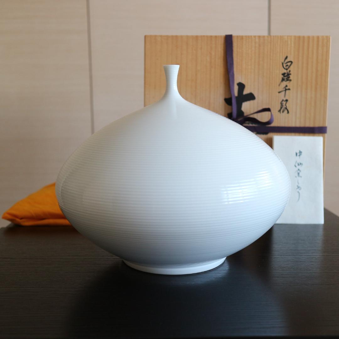 有田焼中仙窯中尾恭純氏 白磁千（線）段 壺 新品 人気 箱書き付き