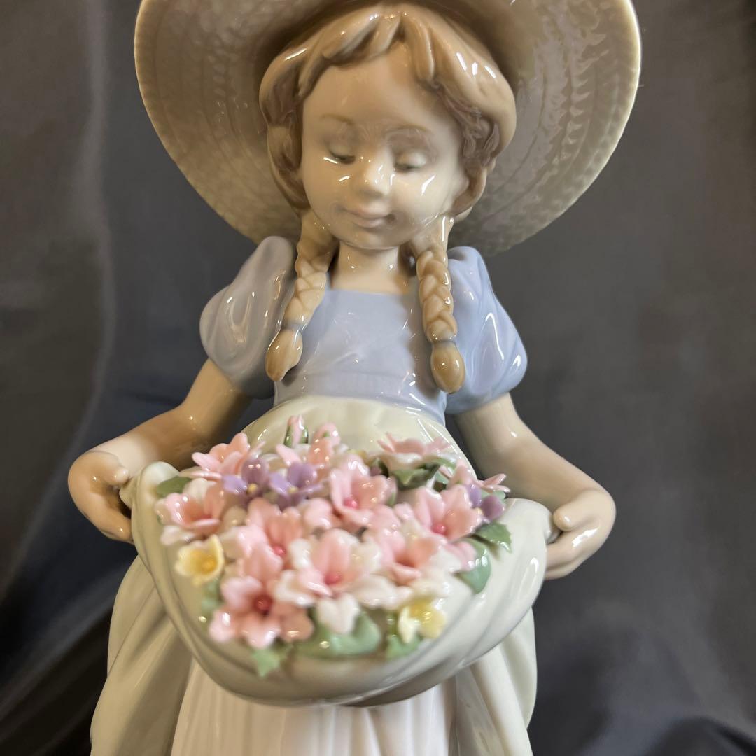 LLADRO リヤドロ 「たくさん摘めたよ」6756 フィギュリン 陶