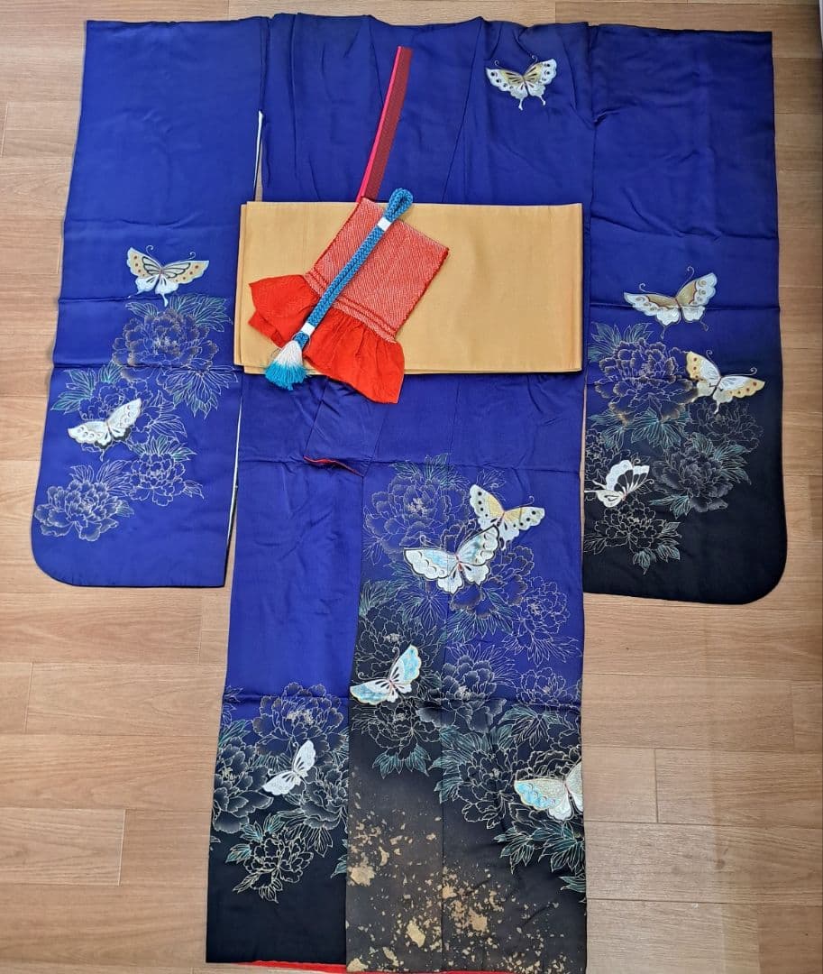 今大変お得な 正絹振袖セット 濃ブルー地金彩蝶柄 成人式