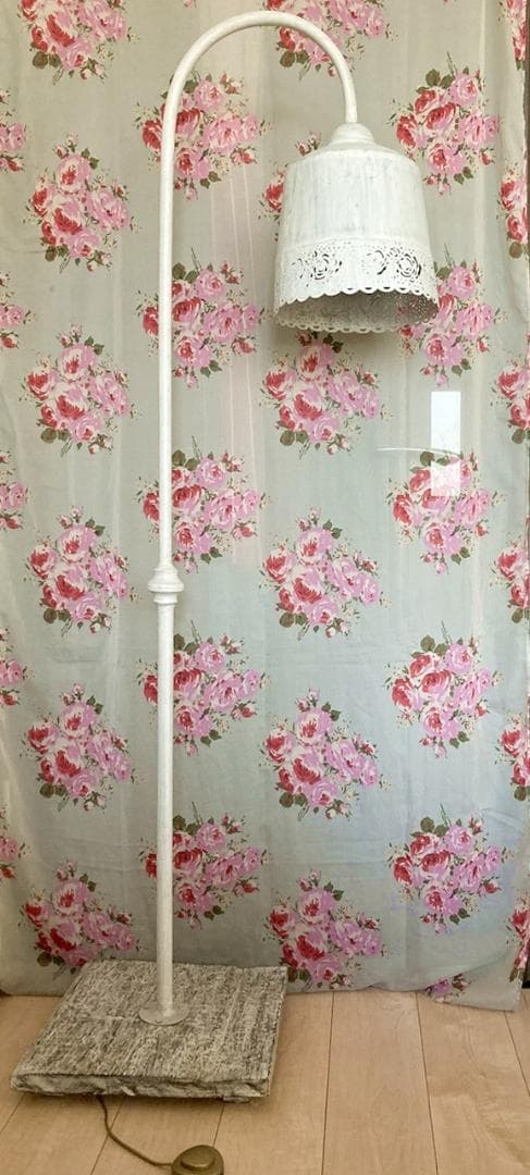 フランスより 浮かびあがる薔薇の模様 Coquecigruesのフロアランプ