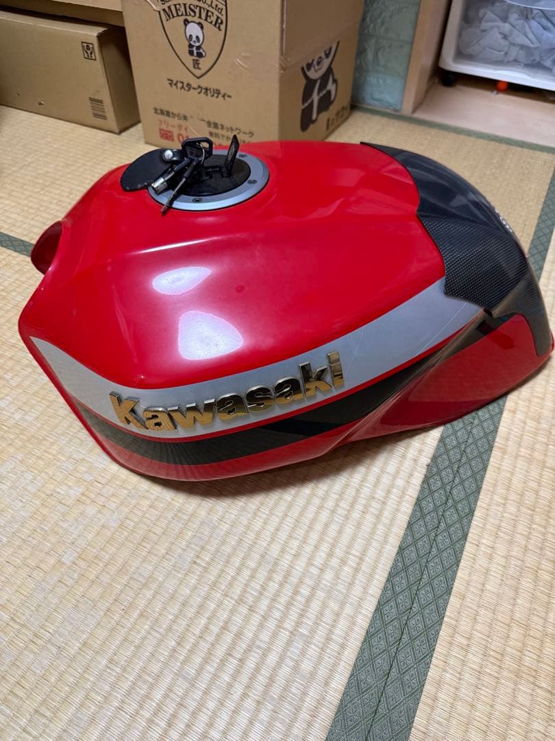 ZRX1200R 純正タンク レッド系 美品 錆なし