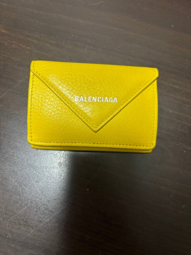 BALENCIAGA ペーパーミニ レザー 三つ折り　イエロー ペーパーミニウォレット 三つ折り財布 レザー ライトイエロー