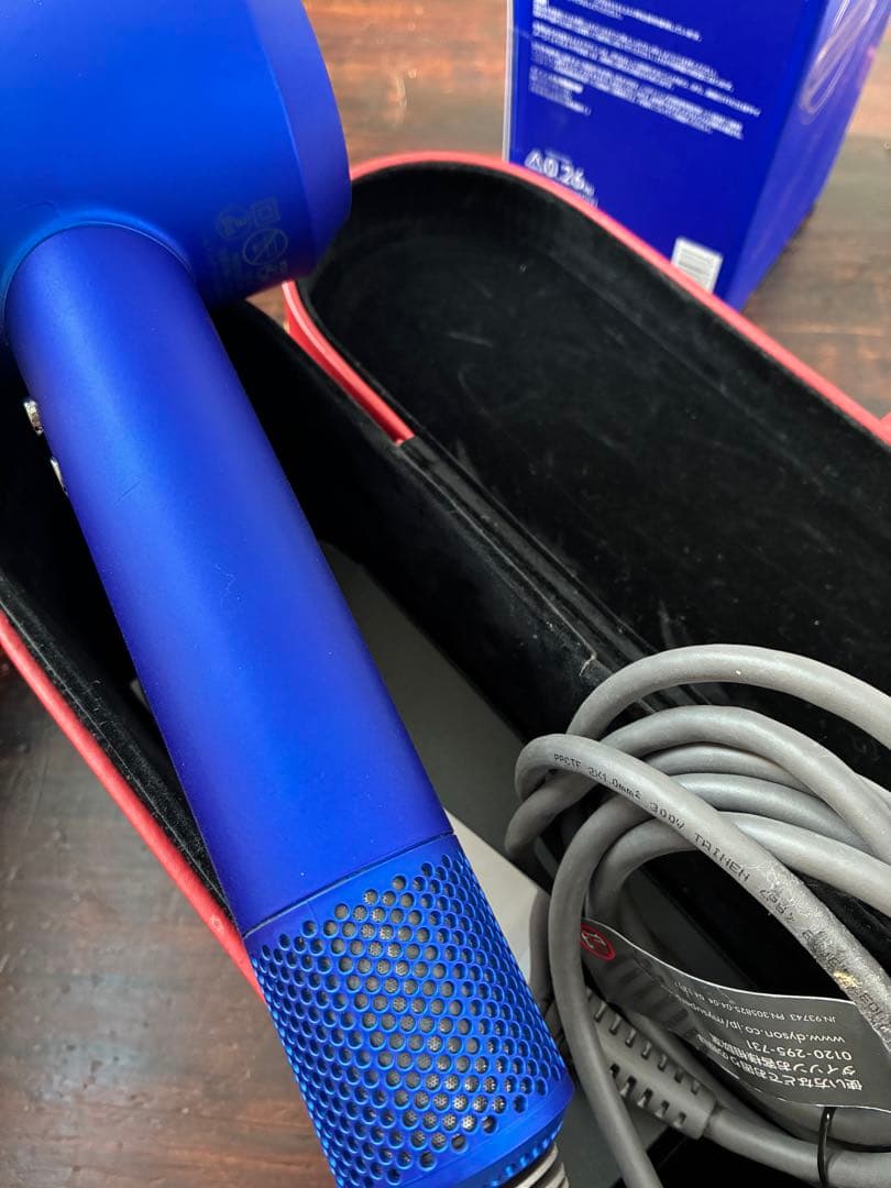 Dyson ヘアドライヤー 付属品未使用　収納ケース付き　金箔