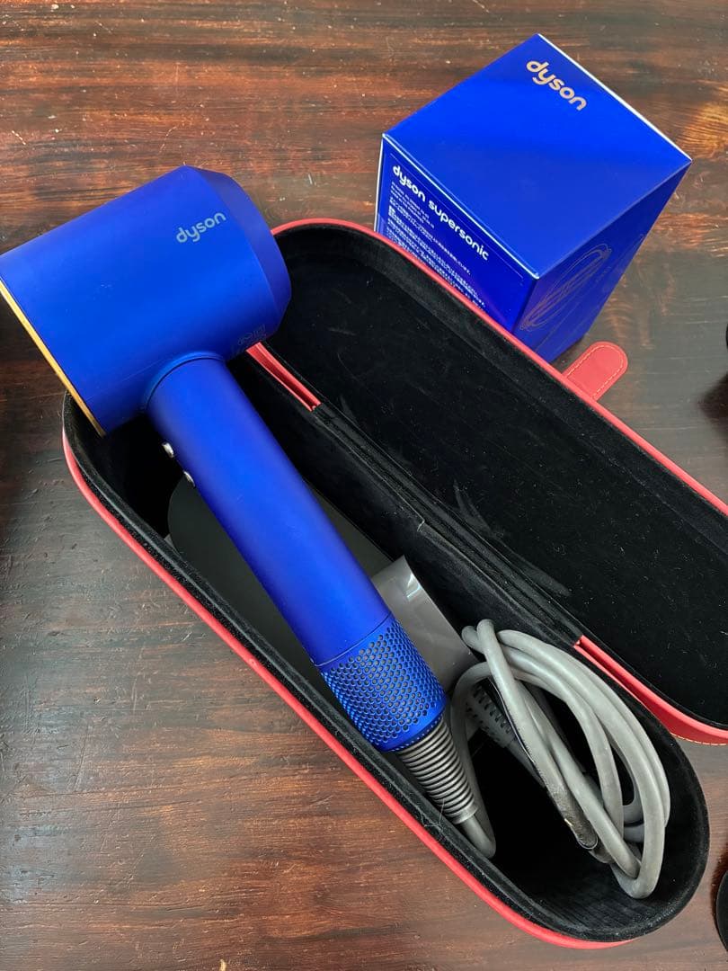 Dyson ヘアドライヤー 付属品未使用　収納ケース付き　金箔
