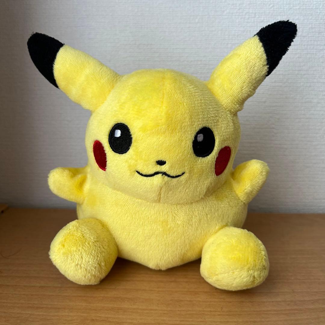 ピカチュウドール ぬいぐるみ - メルカリ
