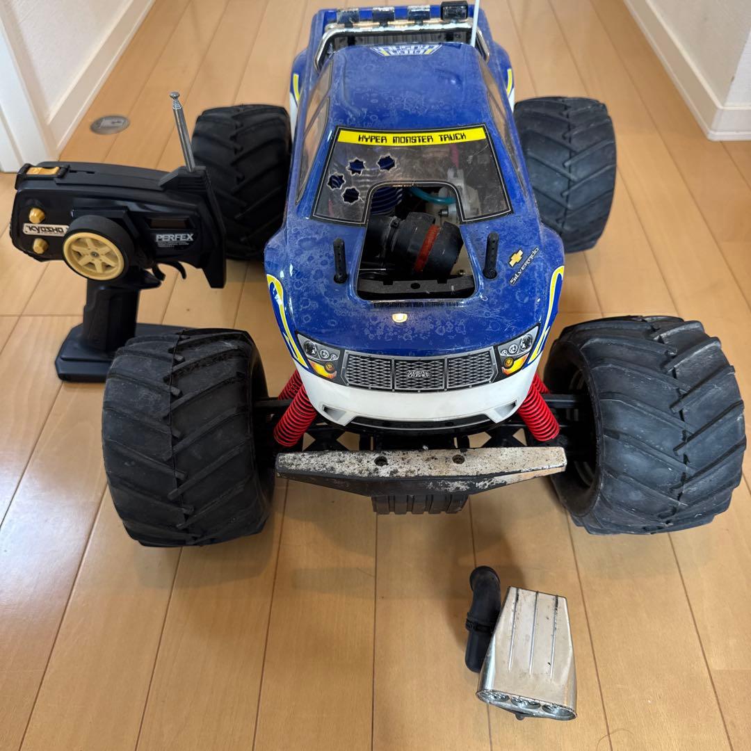 オフロードラジコンカー エンジン付き ギガクラッシャー　スペアパーツ大量 オフロードラジコンカー エンジン付き ギガクラッシャー スペアパーツ