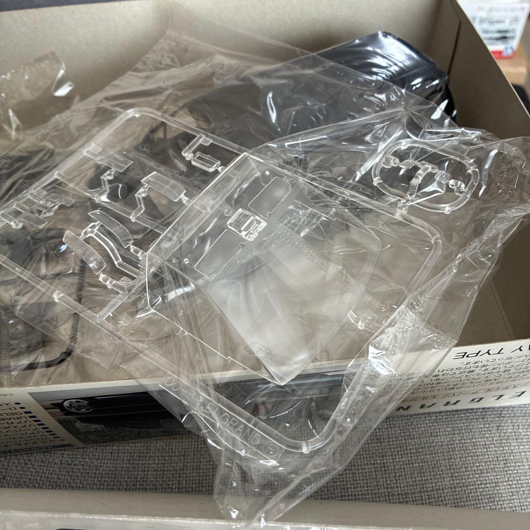 青木ELGRAND URBAN KEN STYLE 1/24 プラモデル